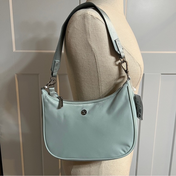 NWT- Lululemon City Essentials Small Shoulder Bag 3L - Pelican - Picture 3 of 9